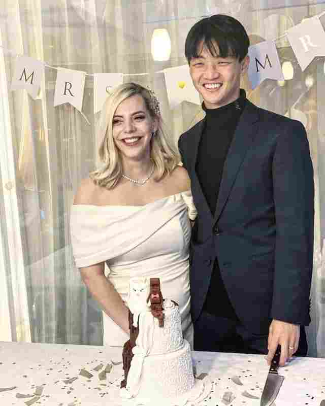 国足太太团+1！杨明洋与妻子是跨国恋?育有两个孩子生活美满